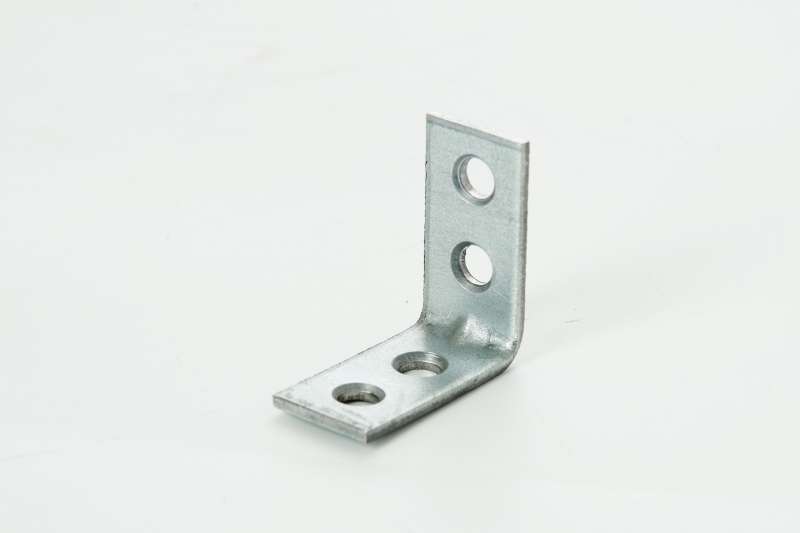 Угольник узкий 40х40х15х2.0мм оц. (пачка, кратно 25шт) APRO