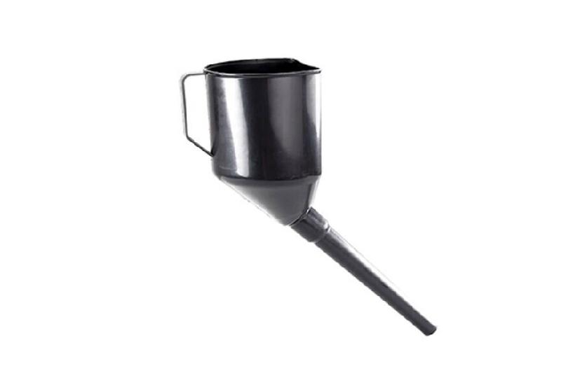 Лейка пластиковая автомобильная изогнутая